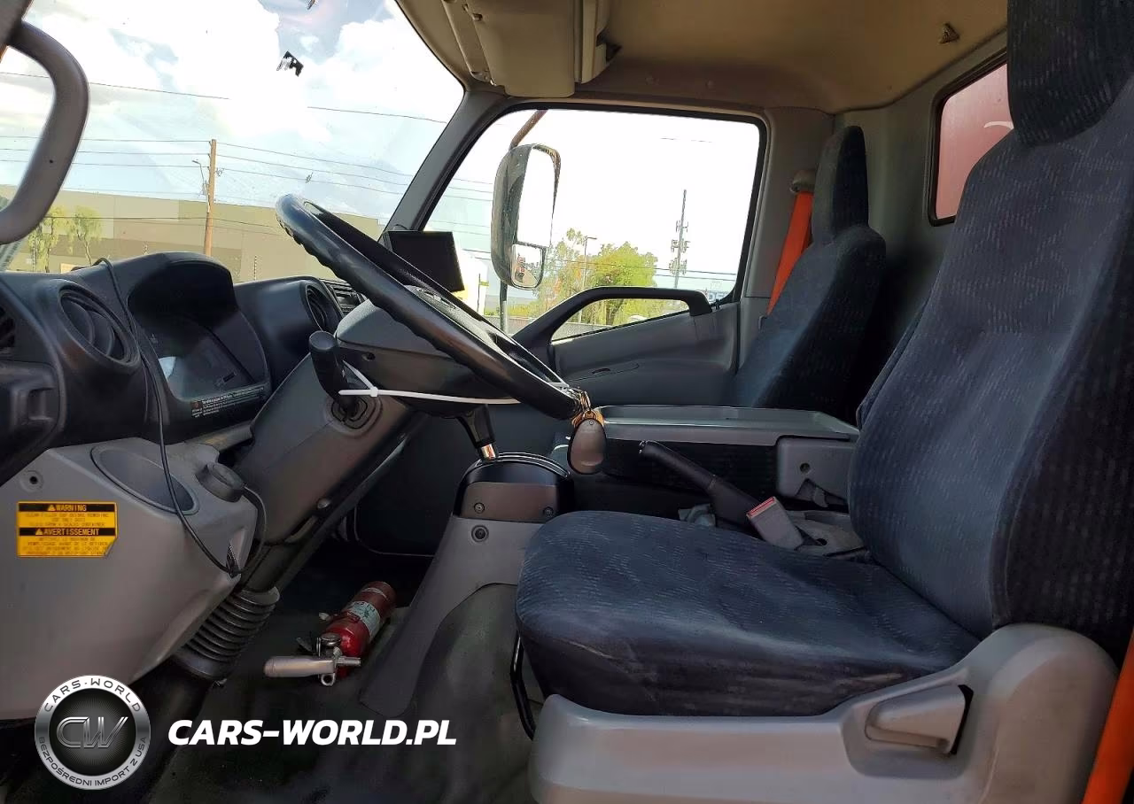 2018 Hino 195 Box Truck VIN:JHHSDM2H6JK006217 - 7