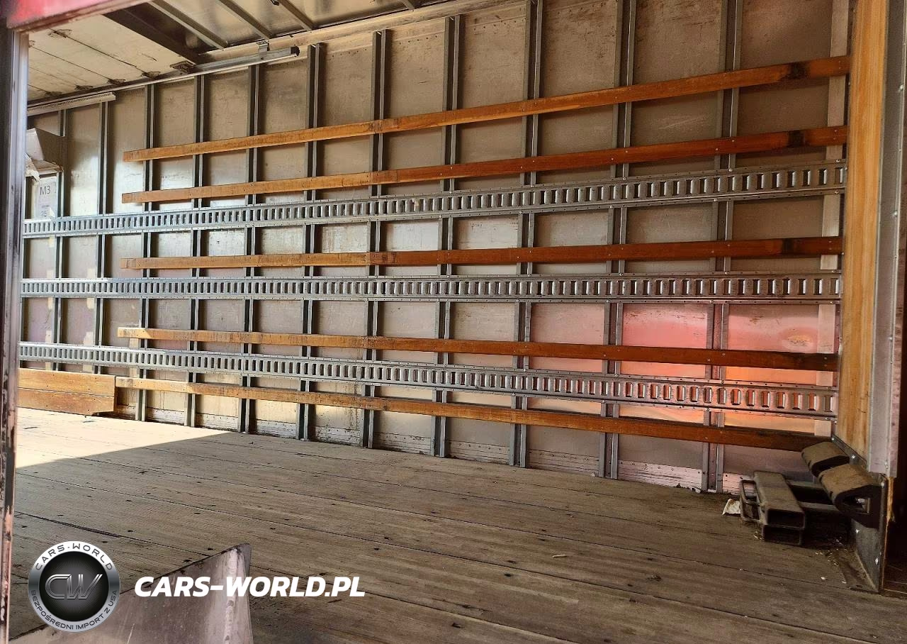 2018 Hino 195 Box Truck VIN:JHHSDM2HXJK006334 - 11