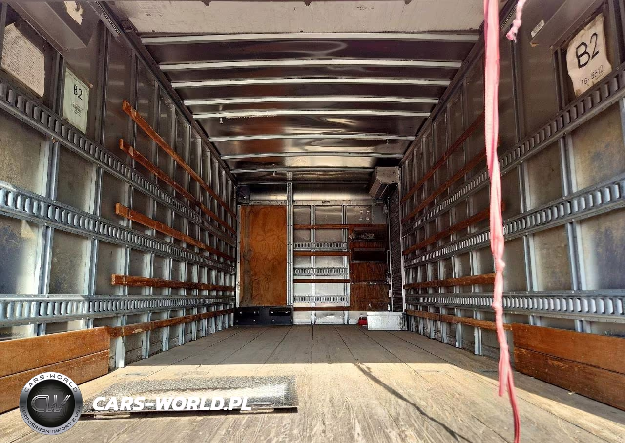 2018 Hino 195 Box Truck VIN:JHHSDM2H6JK006377 - 10