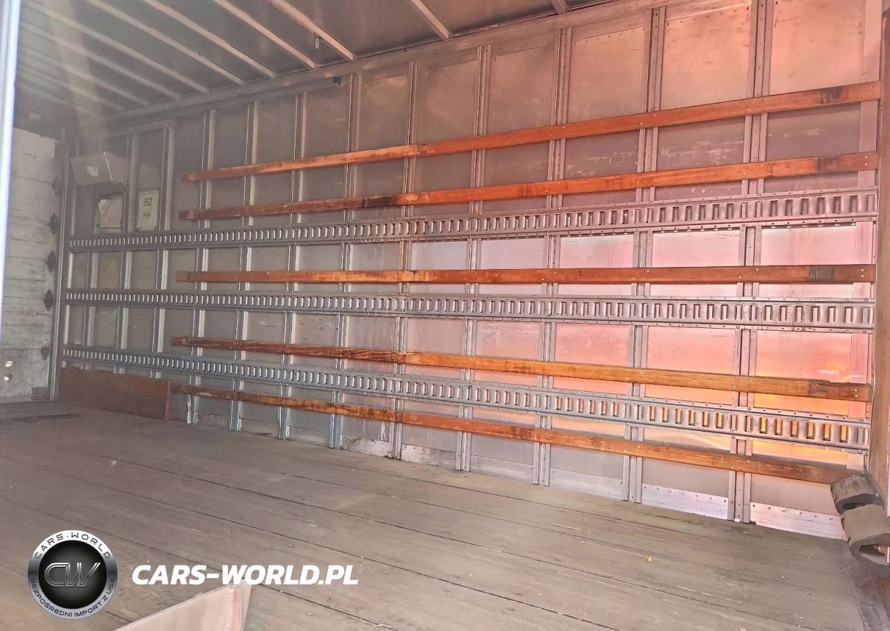 2018 Hino 195 Box Truck VIN:JHHSDM2H6JK006377 - 11