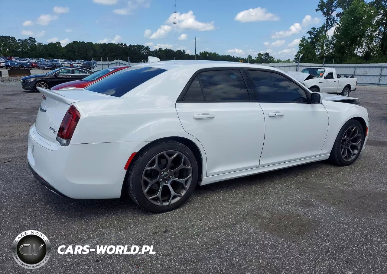 2017 Chrysler 300 S VIN:2C3CCABG4HH667623 - 3