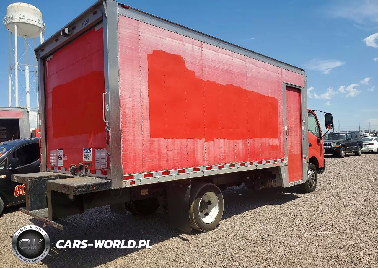 2018 Hino 195 Box Truck VIN:JHHSDM2H5JK006323 - 3