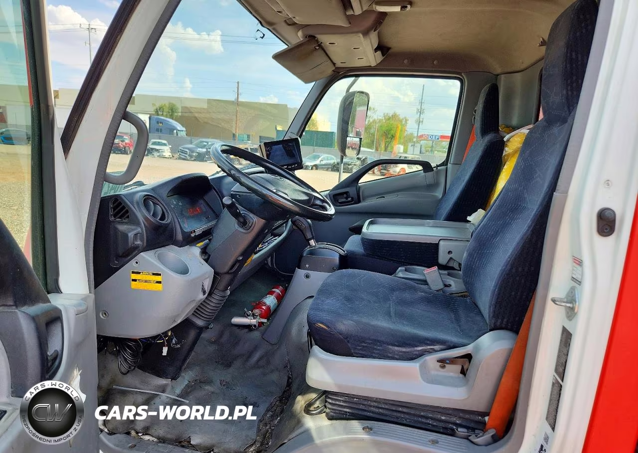 2018 Hino 195 Box Truck VIN:JHHSDM2H5JK006323 - 7