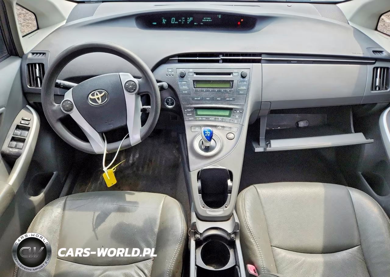 2011 Toyota Prius Two VIN:JTDKN3DUXB0300110 - 8