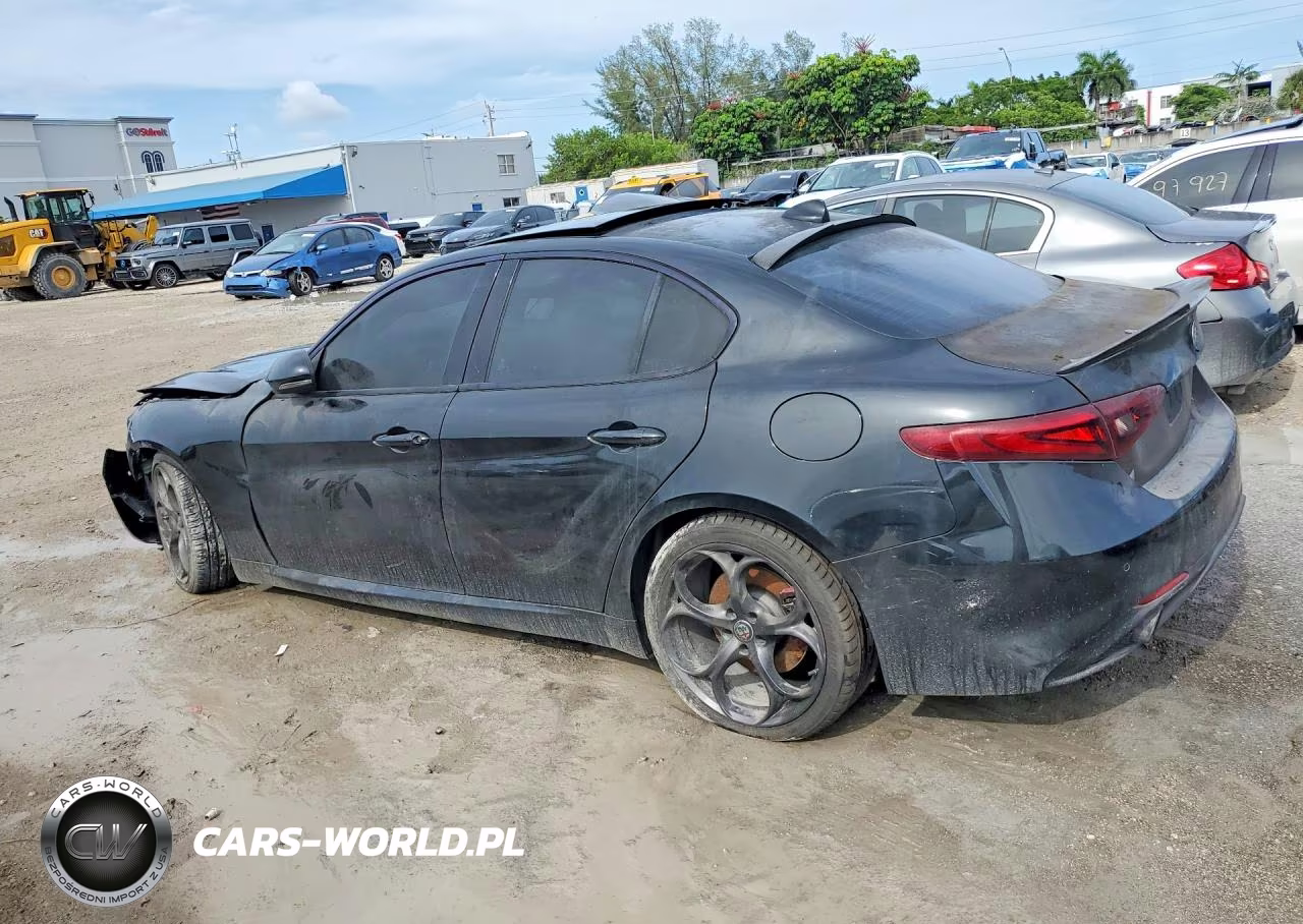 2017 Alfa Romeo Giulia Ti VIN:ZARFAECN2H7559683 - 2