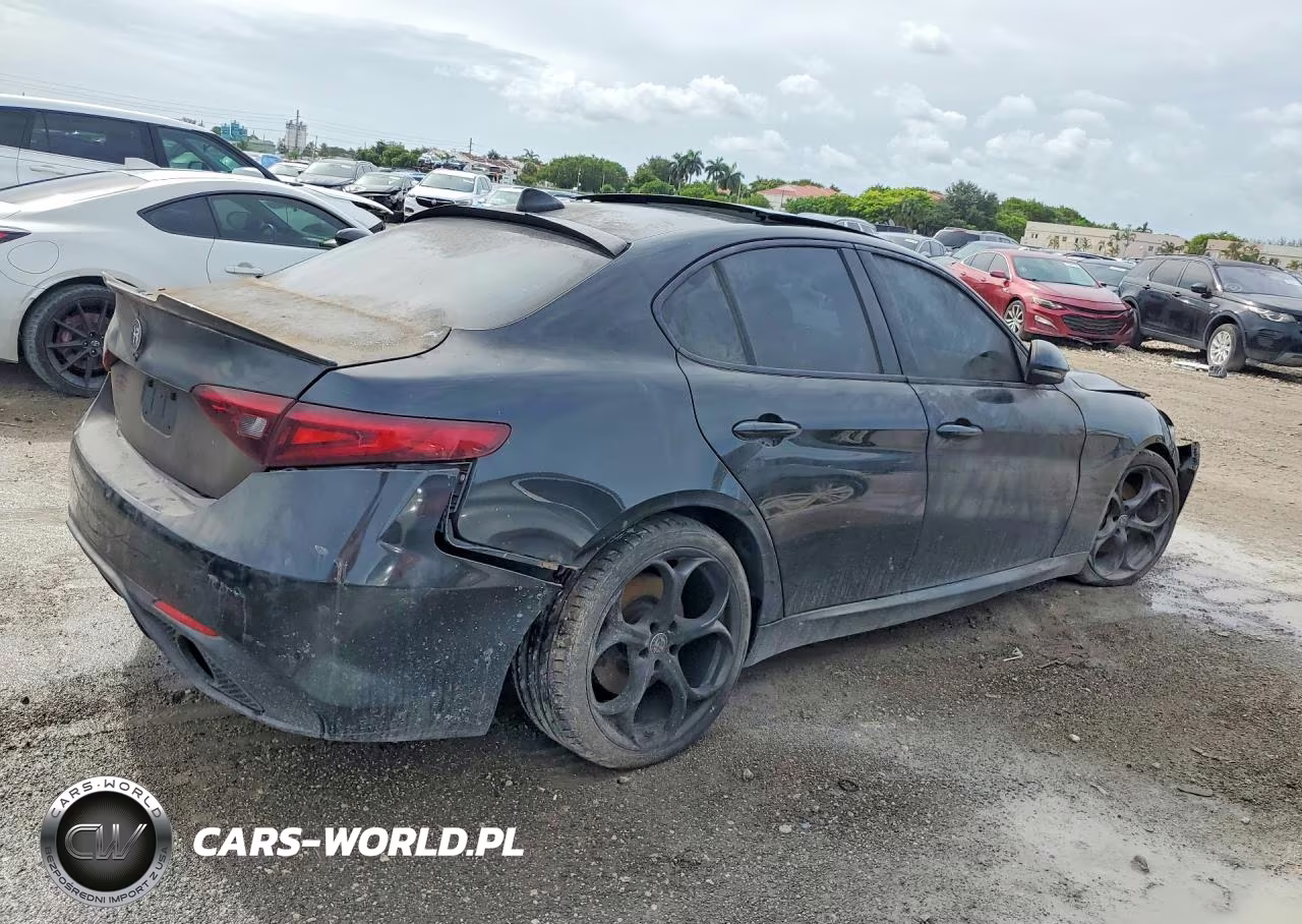 2017 Alfa Romeo Giulia Ti VIN:ZARFAECN2H7559683 - 3