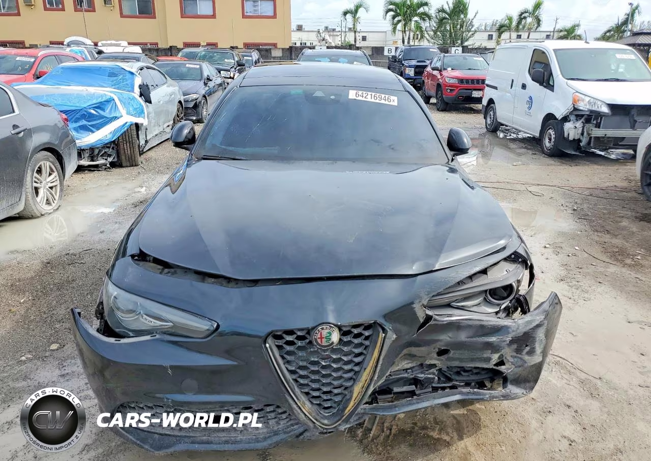 2017 Alfa Romeo Giulia Ti VIN:ZARFAECN2H7559683 - 5