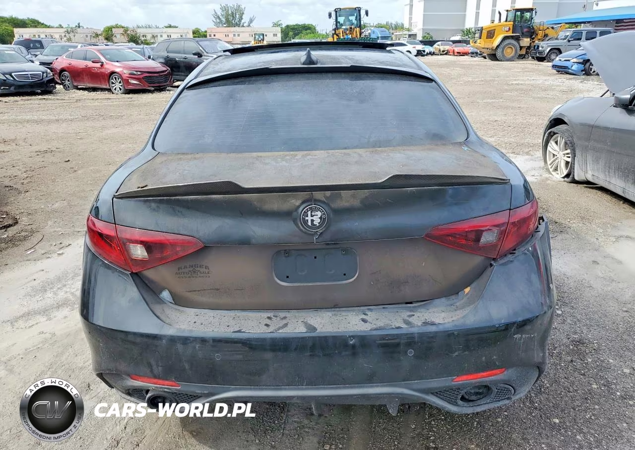 2017 Alfa Romeo Giulia Ti VIN:ZARFAECN2H7559683 - 6