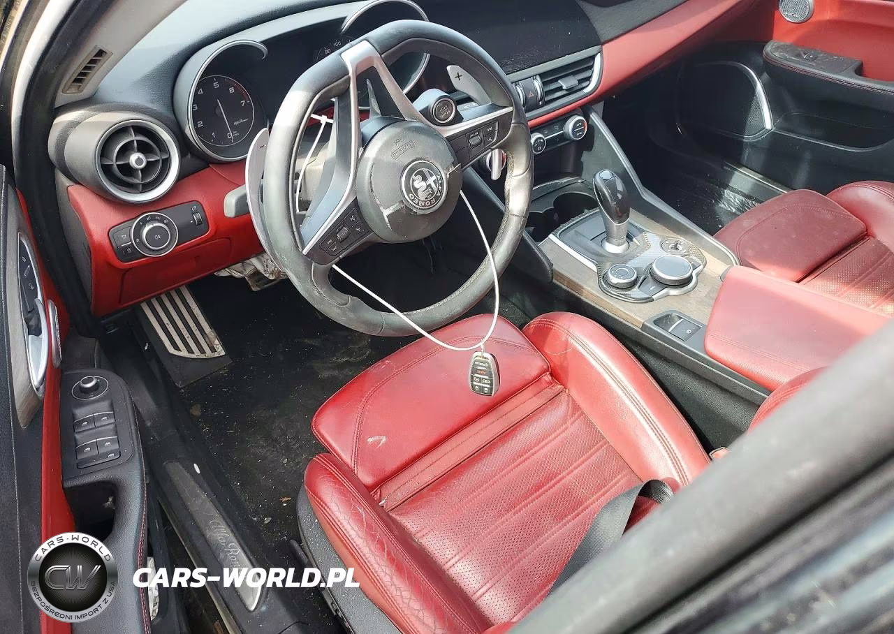 2017 Alfa Romeo Giulia Ti VIN:ZARFAECN2H7559683 - 8