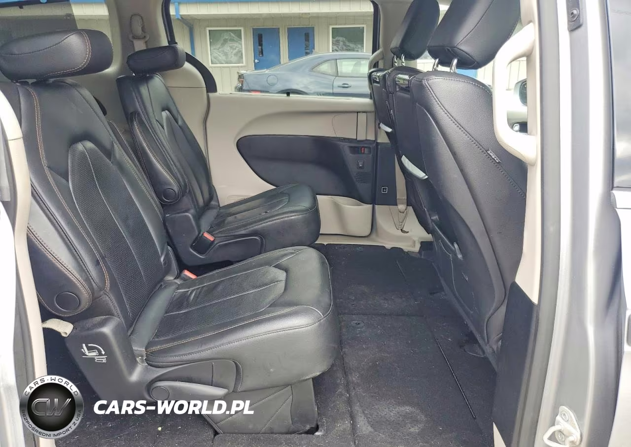 2020 Chrysler Pacifica Touring L Plus VIN:2C4RC1EG4LR203493 - 11