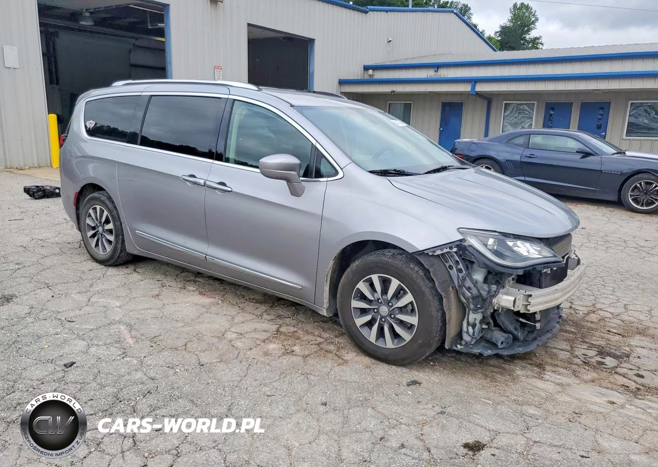 2020 Chrysler Pacifica Touring L Plus VIN:2C4RC1EG4LR203493 - 4