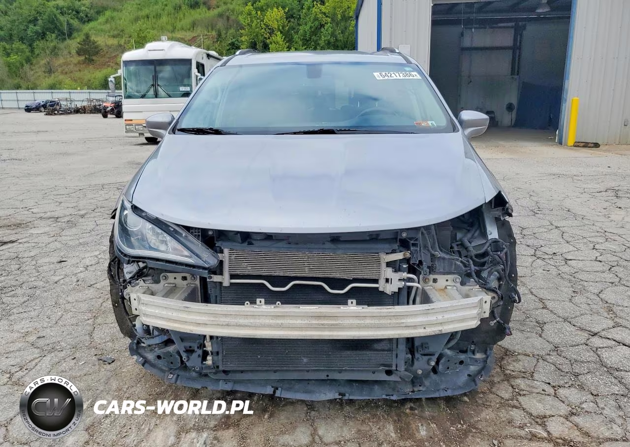 2020 Chrysler Pacifica Touring L Plus VIN:2C4RC1EG4LR203493 - 5