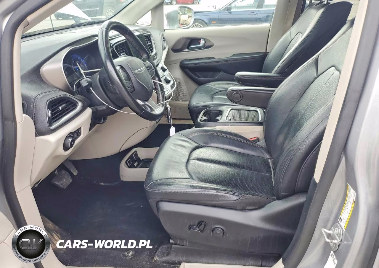 2020 Chrysler Pacifica Touring L Plus VIN:2C4RC1EG4LR203493 - 7