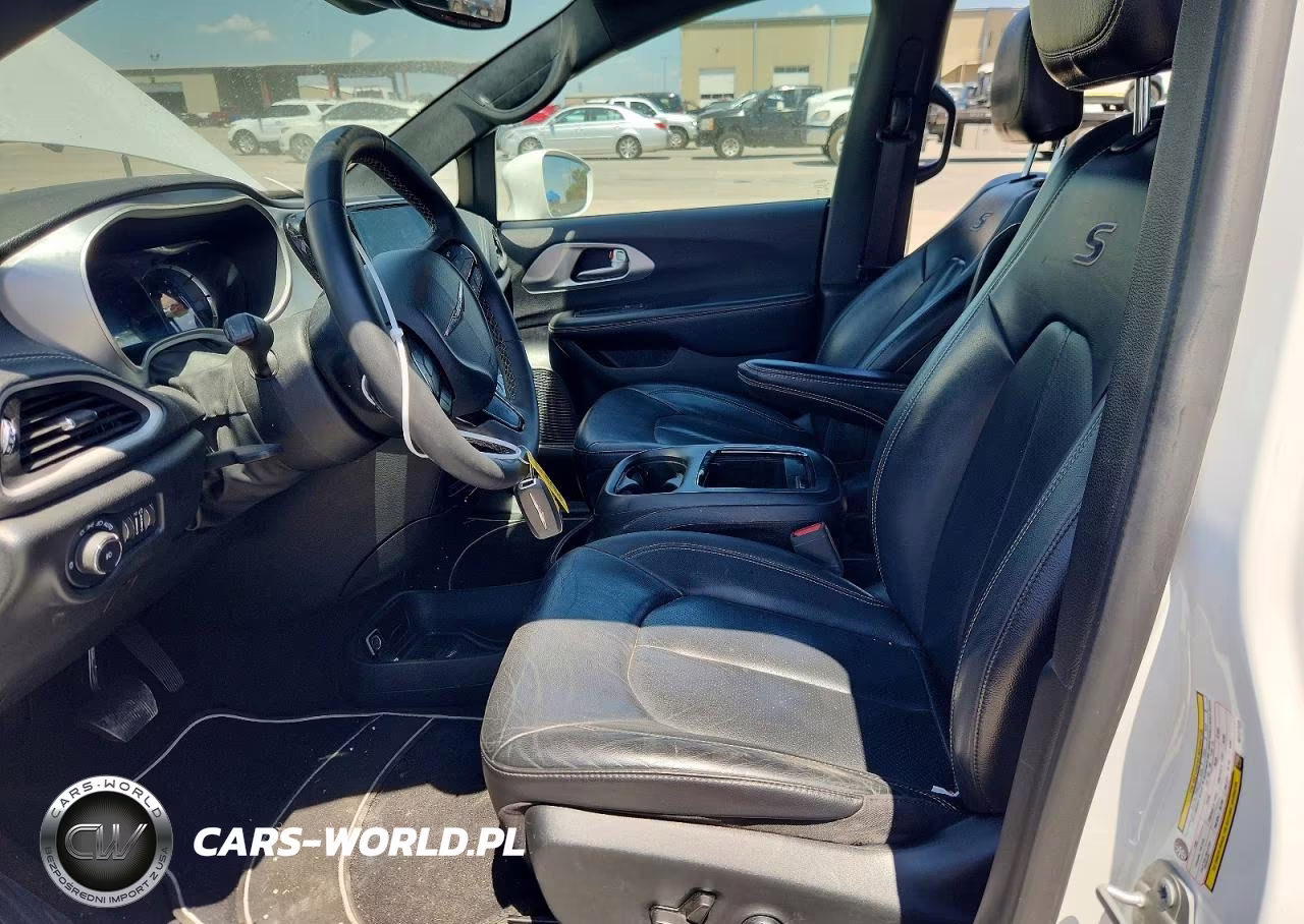 2022 Chrysler Pacifica Hybrid Touring L VIN:2C4RC1L77NR127323 - 7