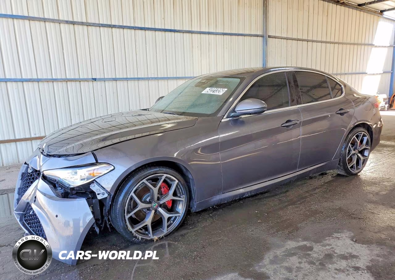 2020 Alfa Romeo Giulia – zdjęcie 1 z 13