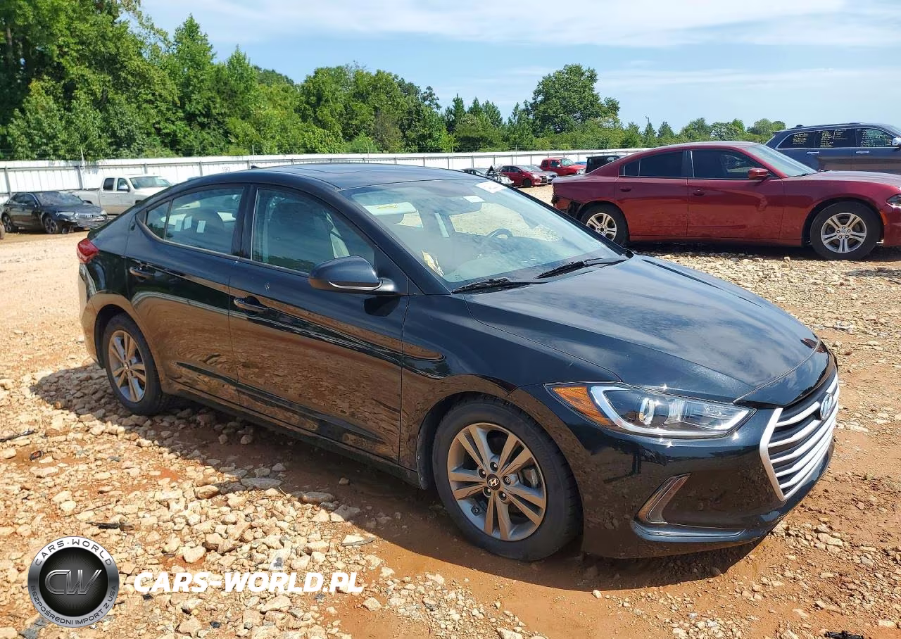 2018 Hyundai Elantra Value Edition VIN:5NPD84LF1JH280808 - 4