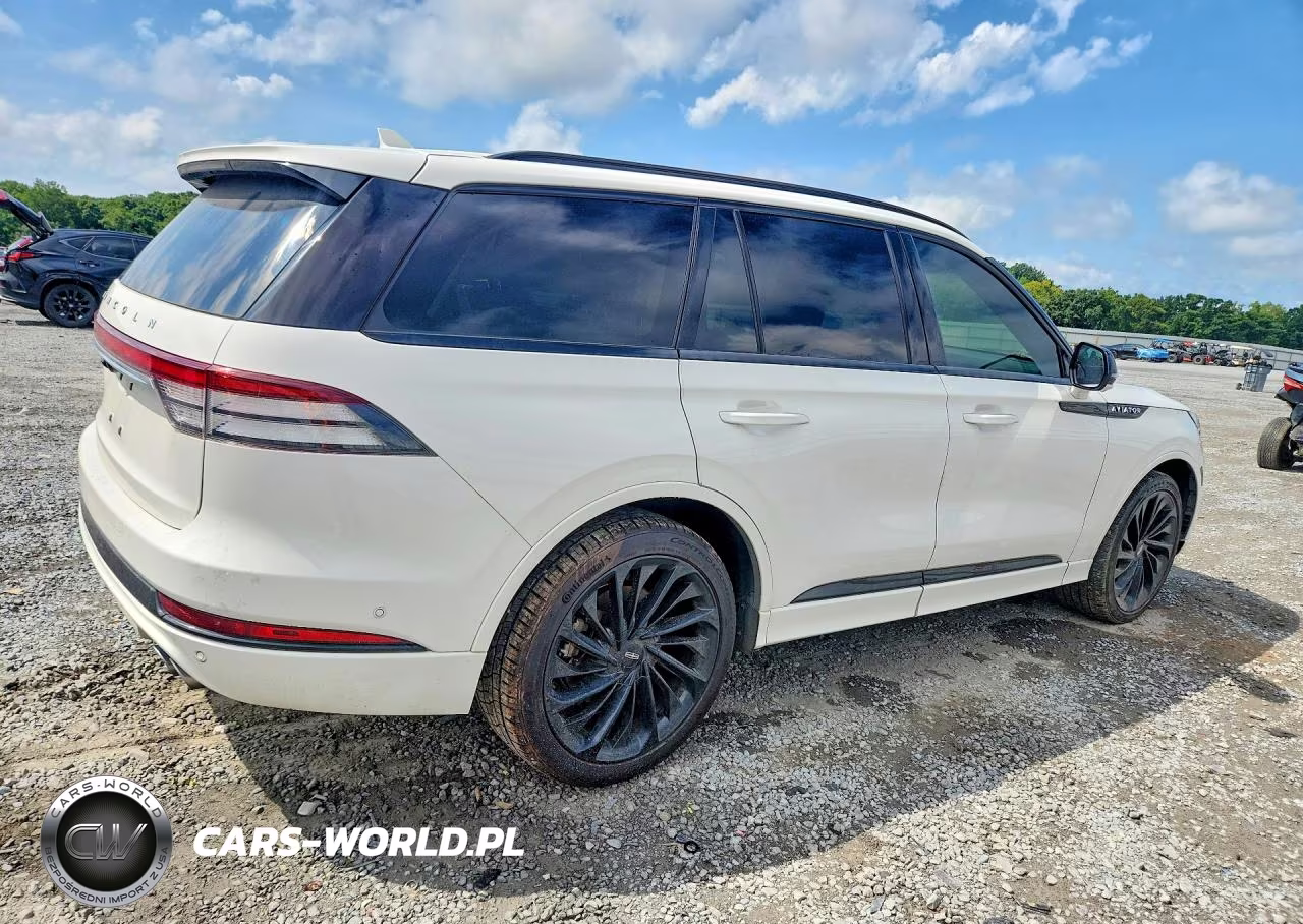 2023 Lincoln Aviator Reserve VIN:5LM5J7WC6PGL04327 - 3