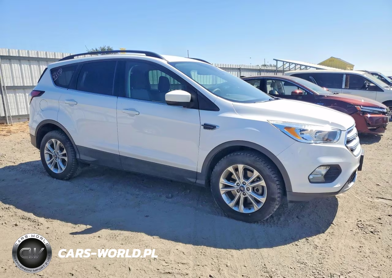 2018 Ford Escape Se VIN:1FMCU9GD2JUC77298 - 4