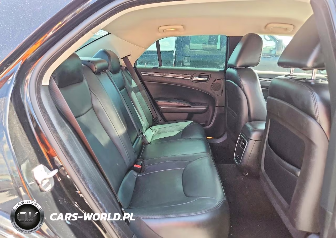2015 Chrysler 300 Limited VIN:2C3CCARG3FH876399 - 10