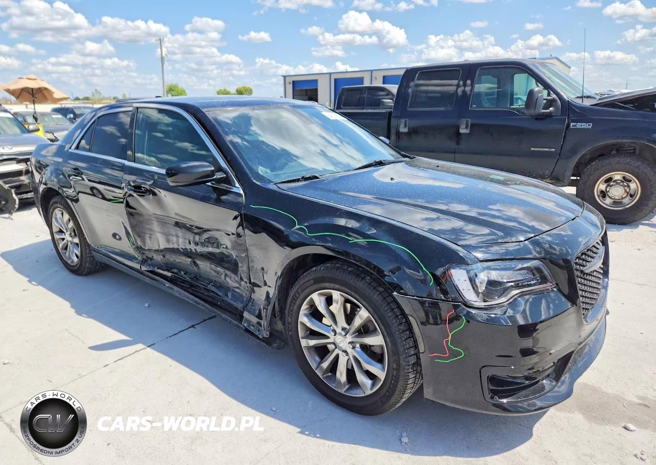 2015 Chrysler 300 Limited VIN:2C3CCARG3FH876399 - 4