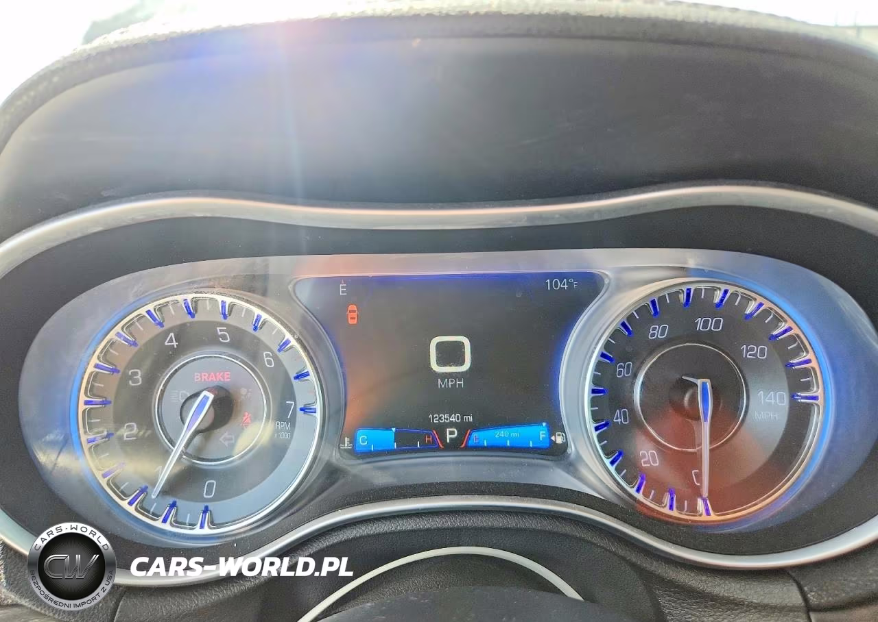 2015 Chrysler 300 Limited VIN:2C3CCARG3FH876399 - 9