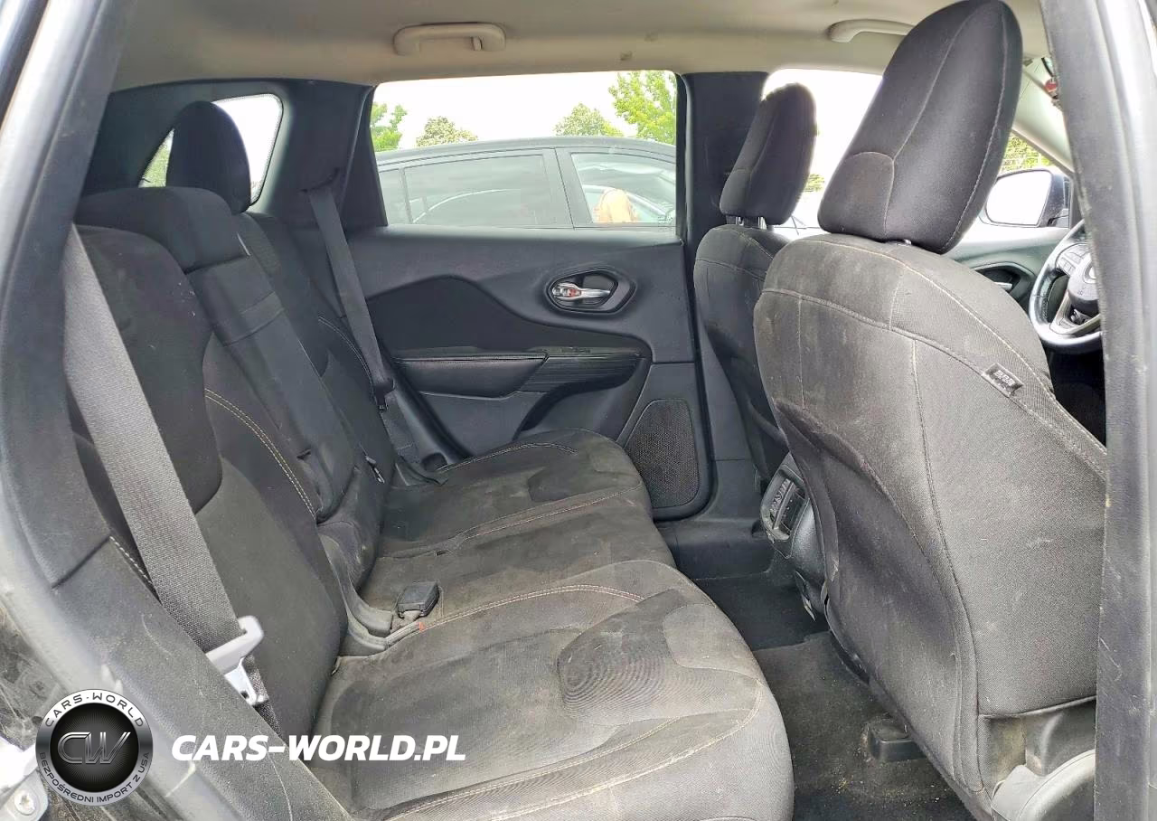 2015 Jeep Cherokee Latitude VIN:1C4PJLCB2FW741816 - 11