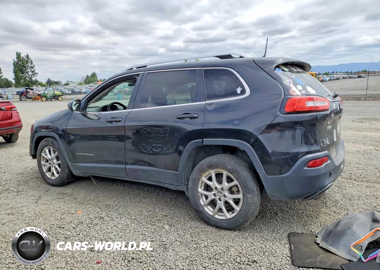 2015 Jeep Cherokee Latitude VIN:1C4PJLCB2FW741816 - 2