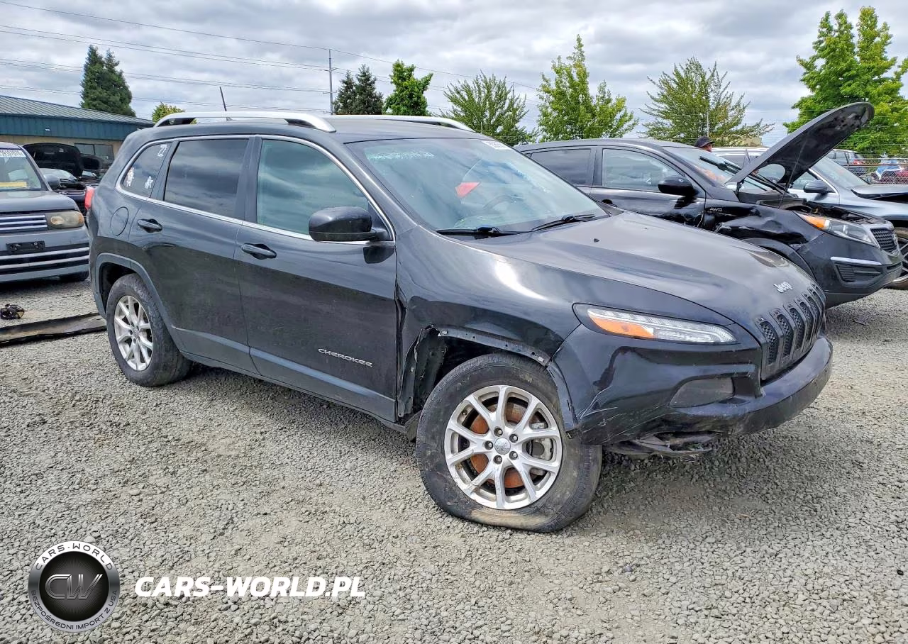 2015 Jeep Cherokee Latitude VIN:1C4PJLCB2FW741816 - 4