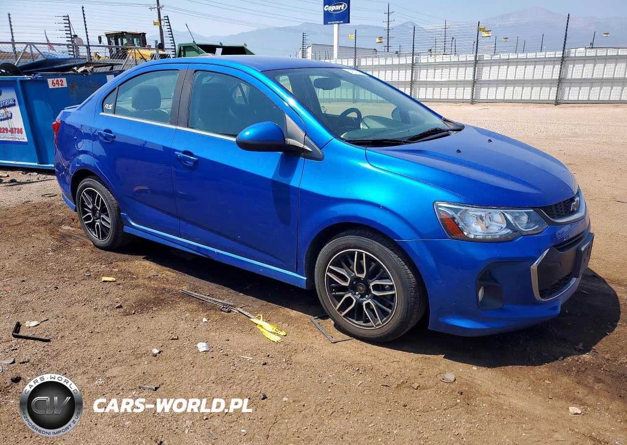 2019 Chevrolet Sonic Lt VIN:1G1JD5SB8K4120833 - 4