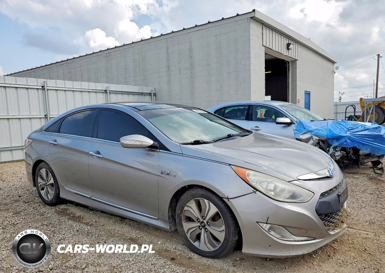 2013 Hyundai Sonata Hybrid VIN:KMHEC4A43DA067368 - 4