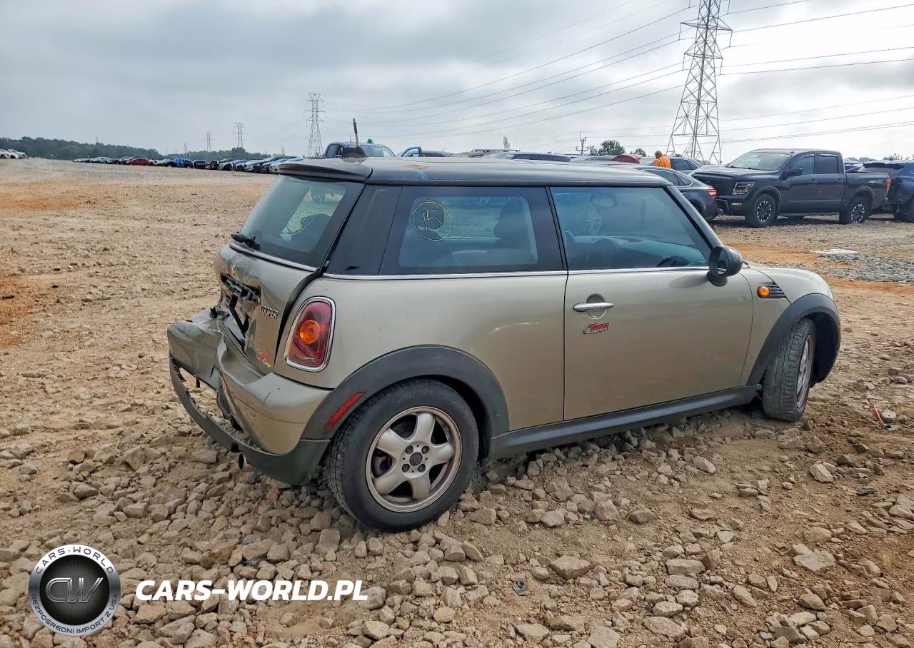 2010 Mini Cooper VIN:WMWMF3C51ATZ64807 - 3