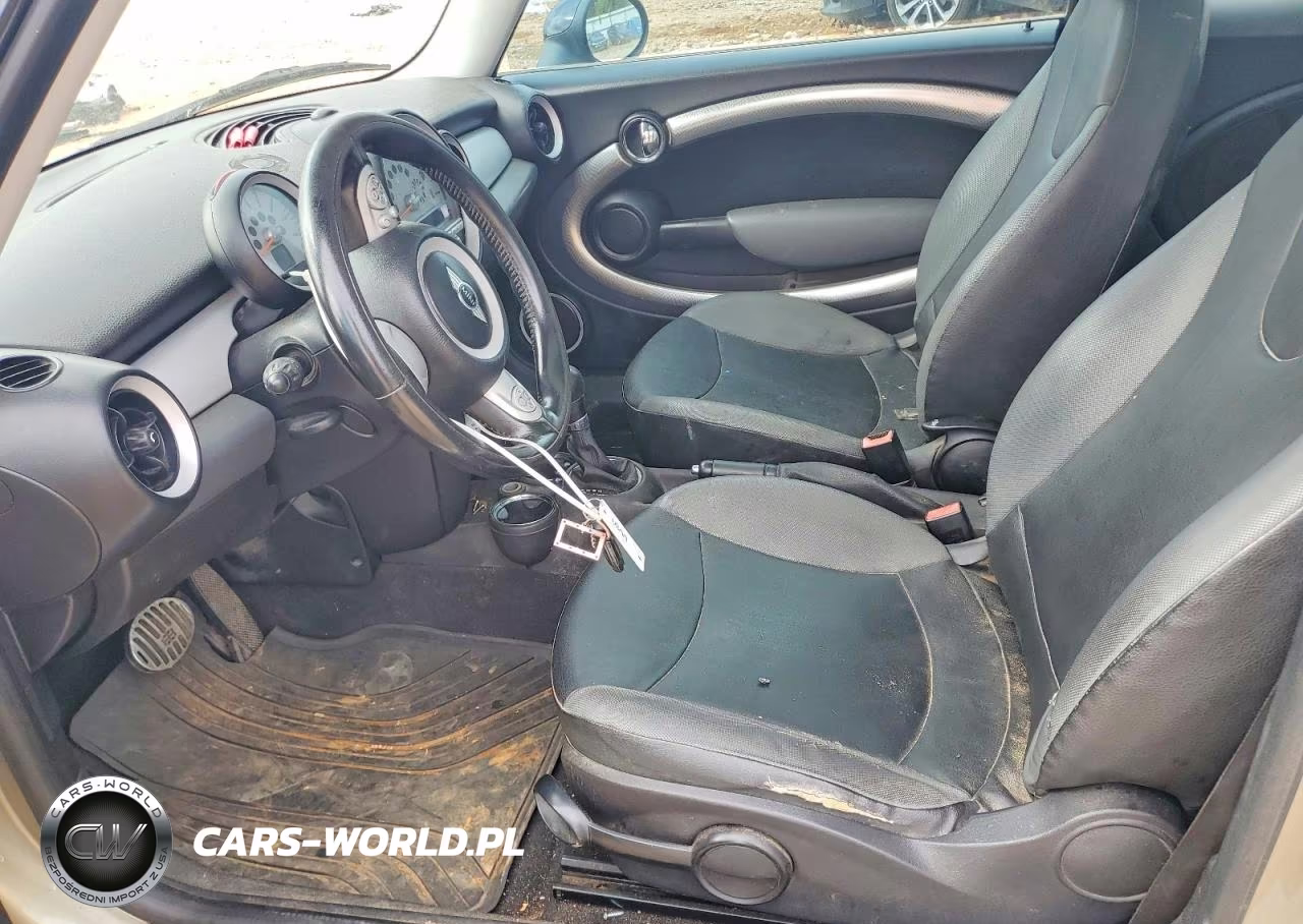 2010 Mini Cooper VIN:WMWMF3C51ATZ64807 - 7