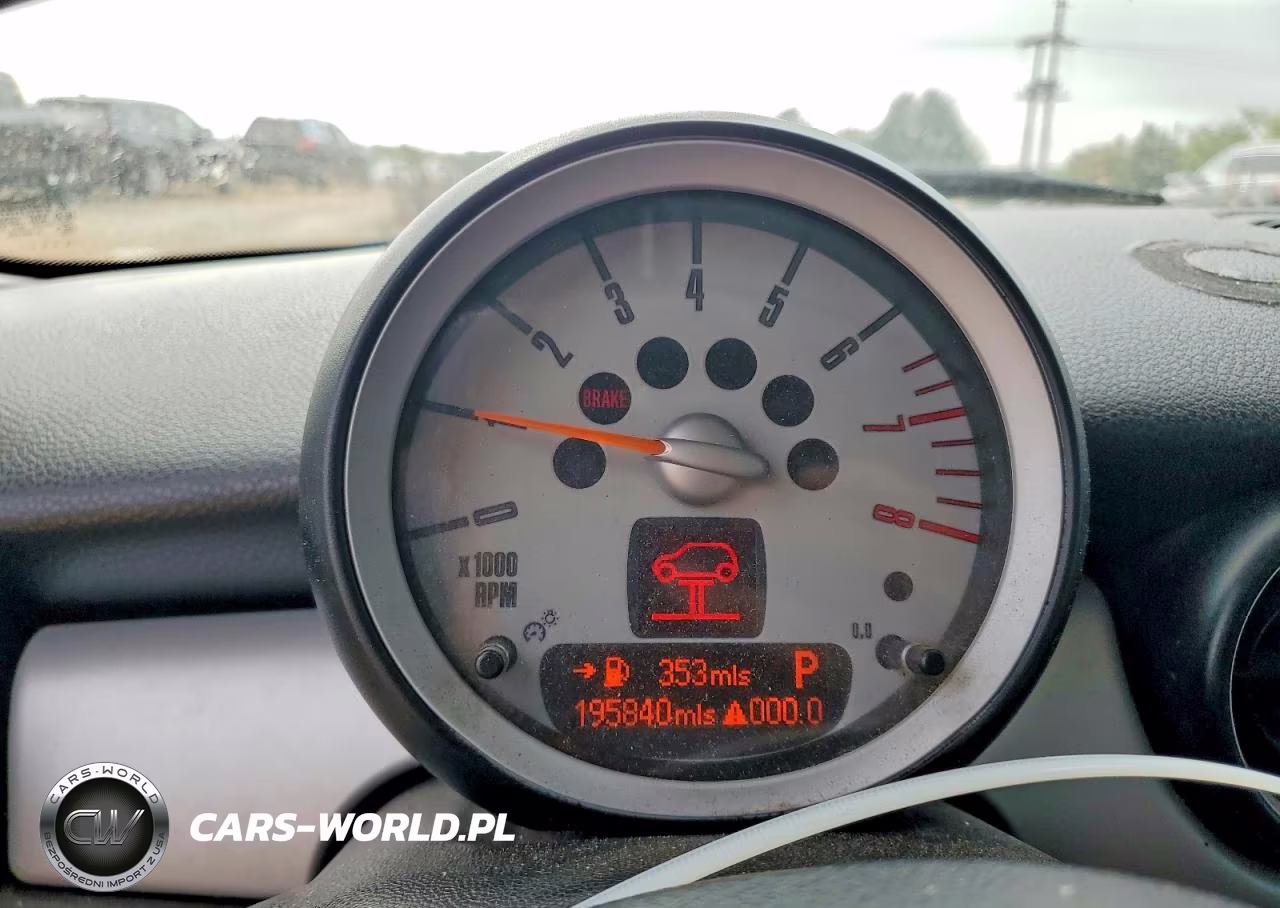 2010 Mini Cooper VIN:WMWMF3C51ATZ64807 - 9