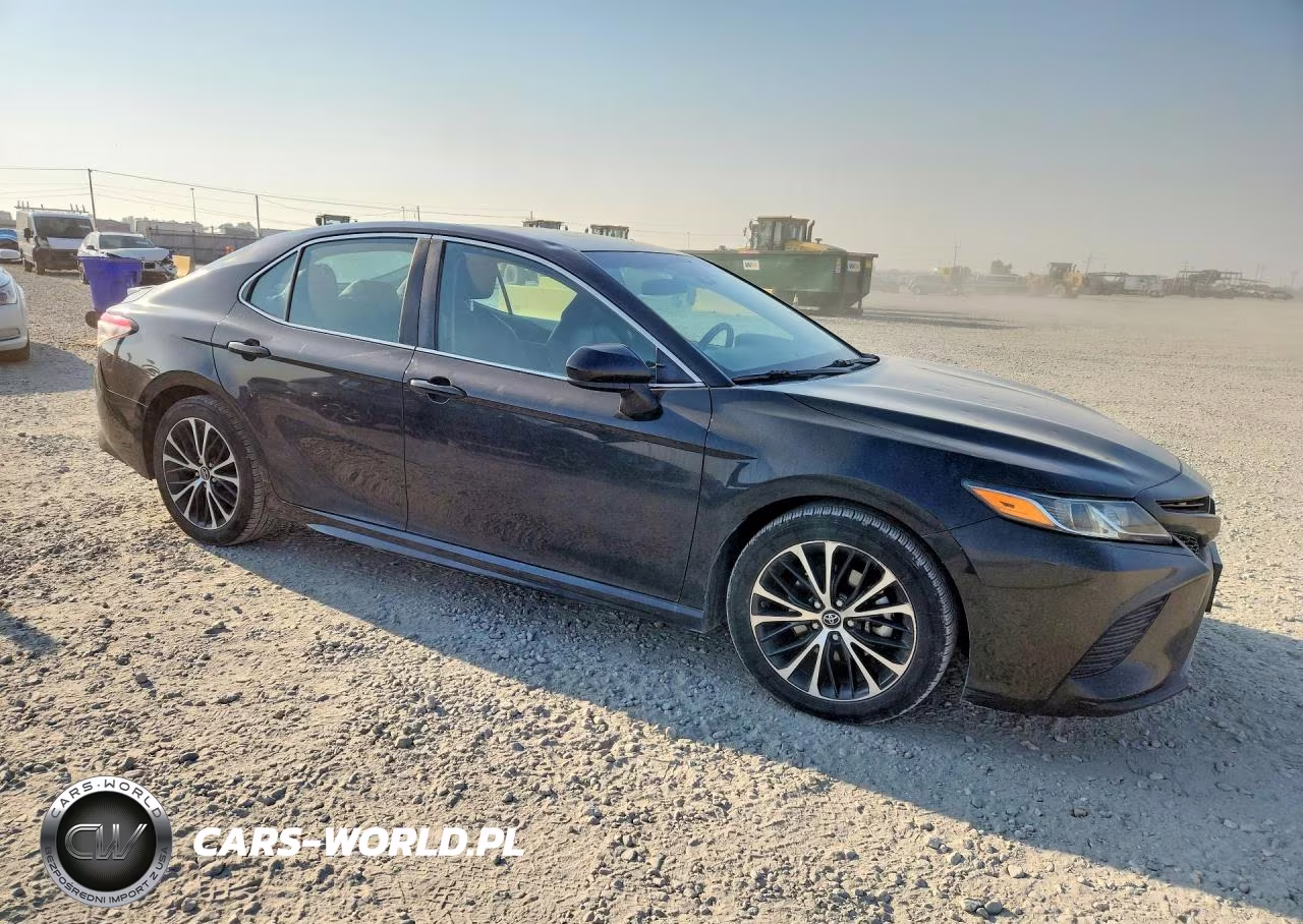 2018 Toyota Camry Se VIN:4T1B11HK9JU084570 - 4