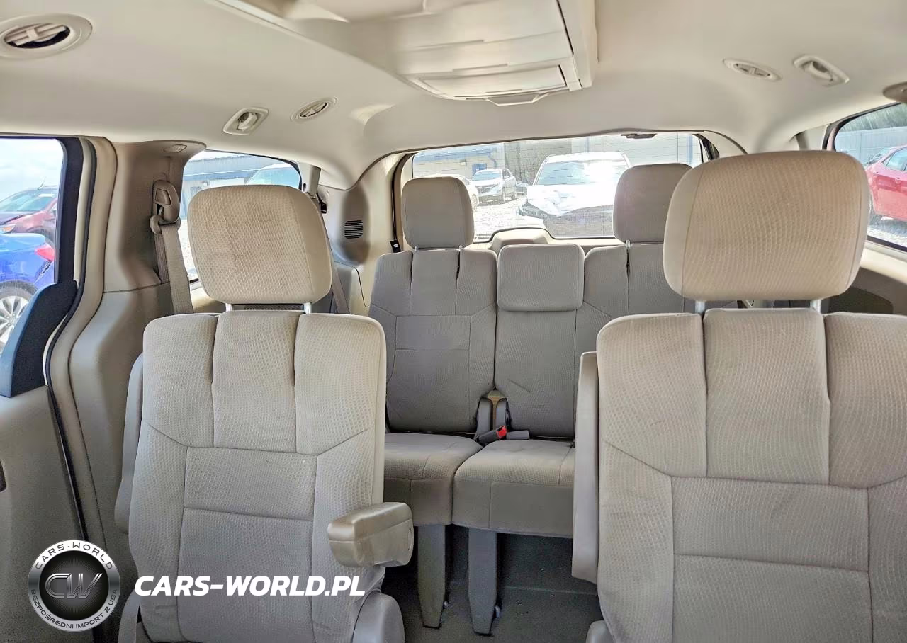 2011 Chrysler Town & Country Touring VIN:2A4RR5DG1BR714028 - 10