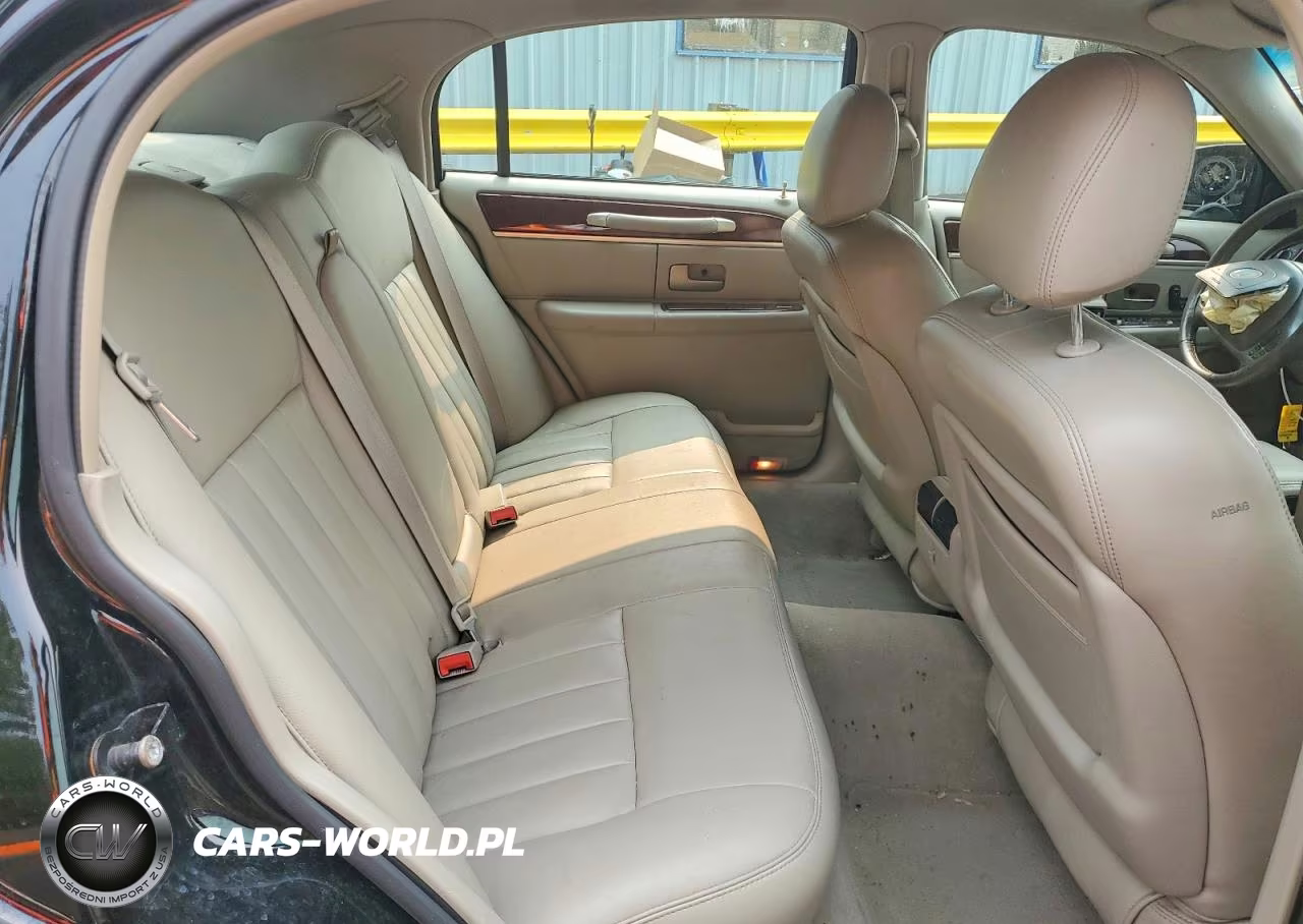 2003 Lincoln Town Car Executive VIN:1LNHM81W73Y658439 - 10