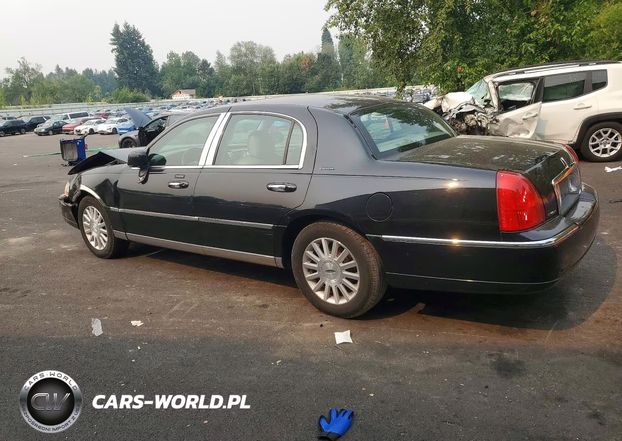 2003 Lincoln Town Car Executive VIN:1LNHM81W73Y658439 - 2