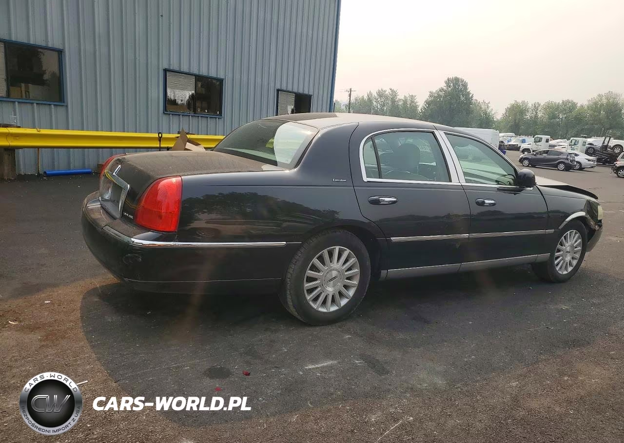 2003 Lincoln Town Car Executive VIN:1LNHM81W73Y658439 - 3