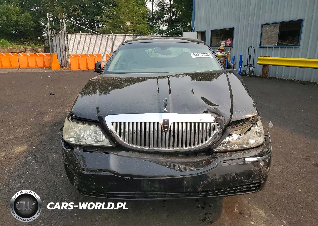 2003 Lincoln Town Car Executive VIN:1LNHM81W73Y658439 - 5