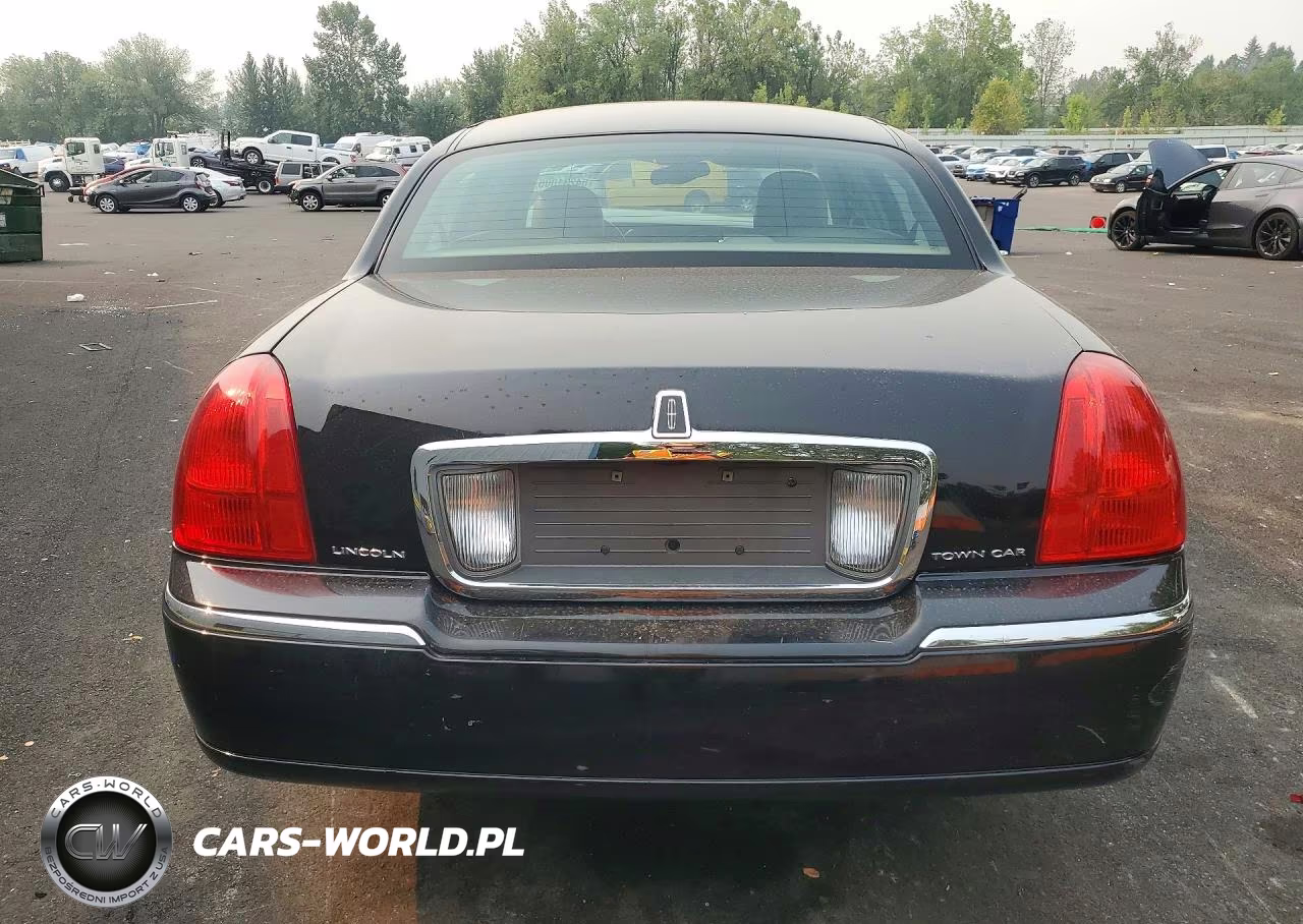 2003 Lincoln Town Car Executive VIN:1LNHM81W73Y658439 - 6