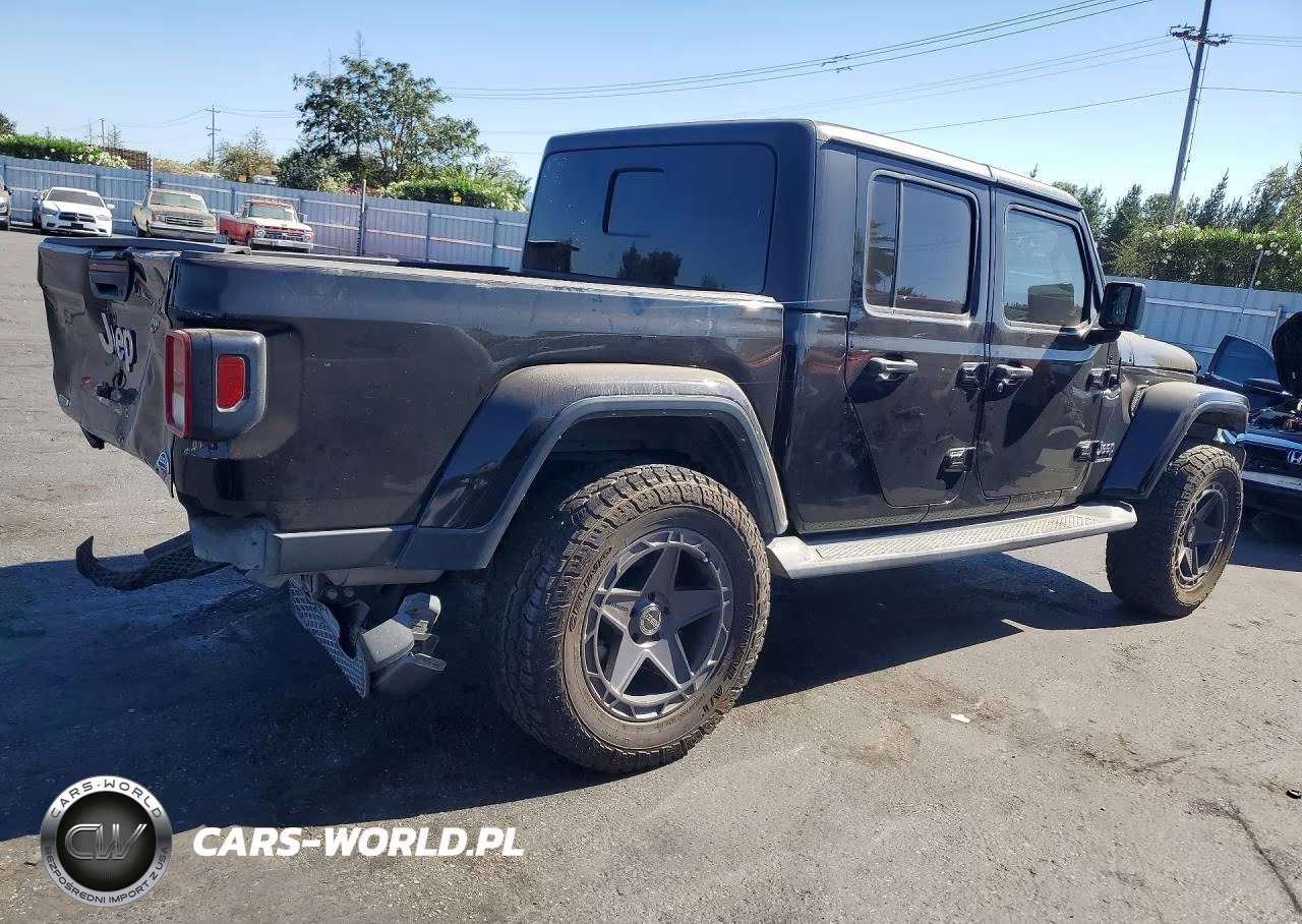 2021 Jeep Gladiator Overland VIN:1C6JJTFM3ML607471 - 3