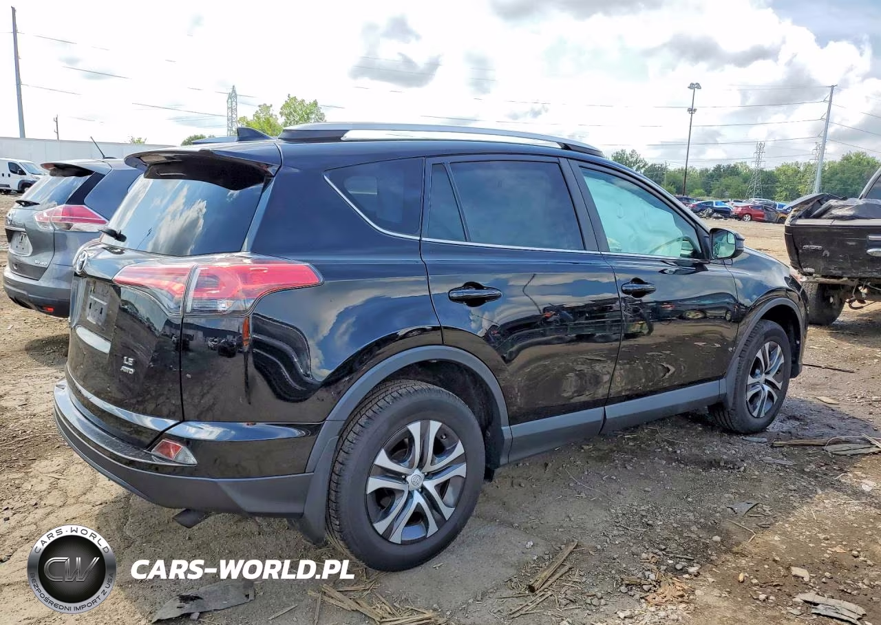 2018 Toyota Rav4 Le VIN:2T3BFREV2JW761092 - 3