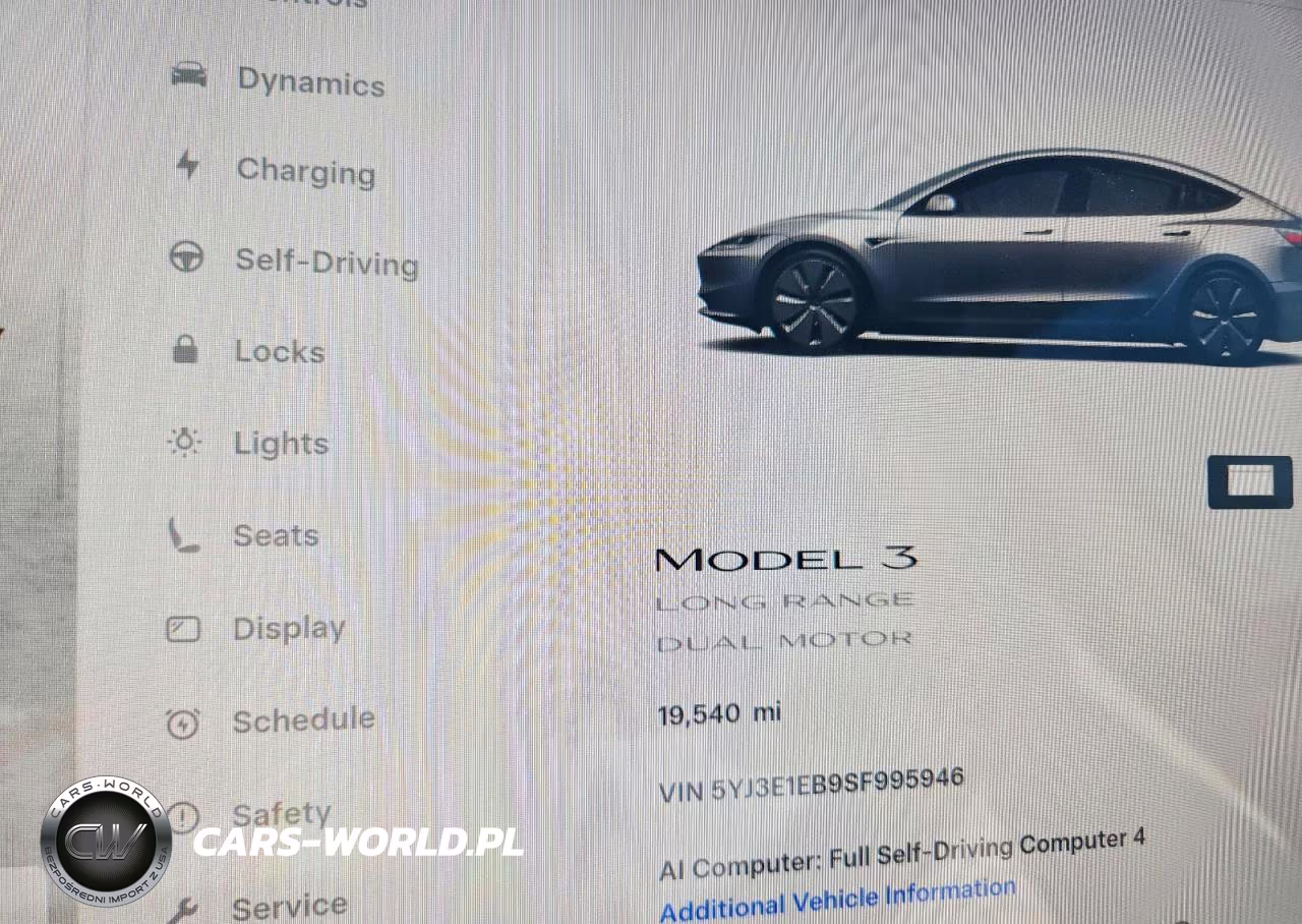 2025 Tesla Model 3 VIN:5YJ3E1EB9SF995946 - 9