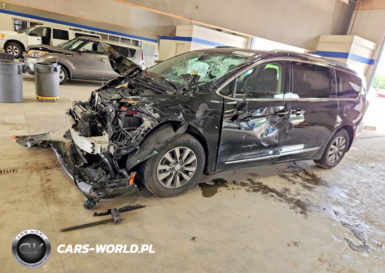 2020 Chrysler Pacifica Touring L Plus – zdjęcie 1 z 14