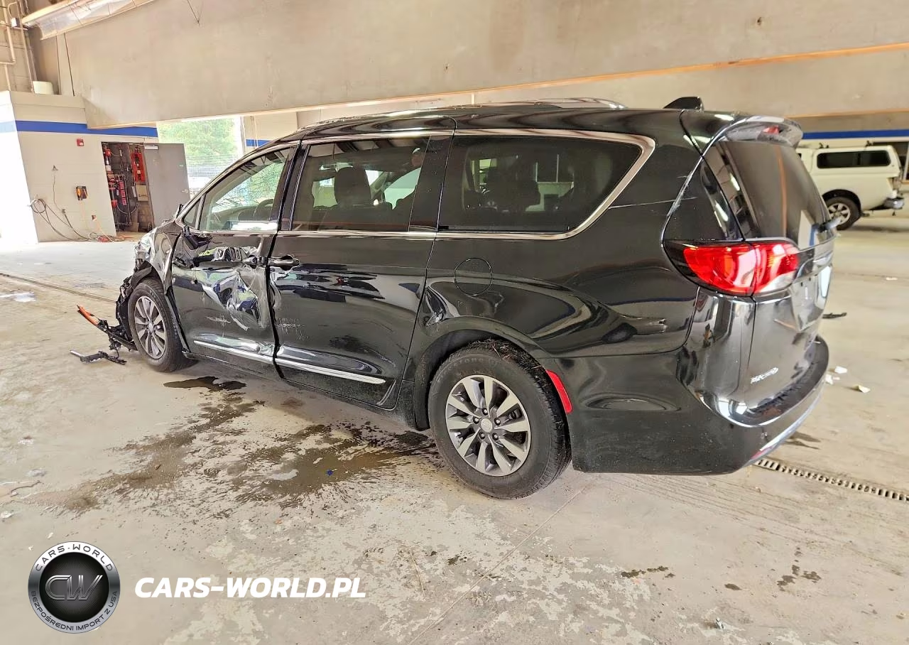 2020 Chrysler Pacifica Touring L Plus VIN:2C4RC1EG8LR102988 - 2