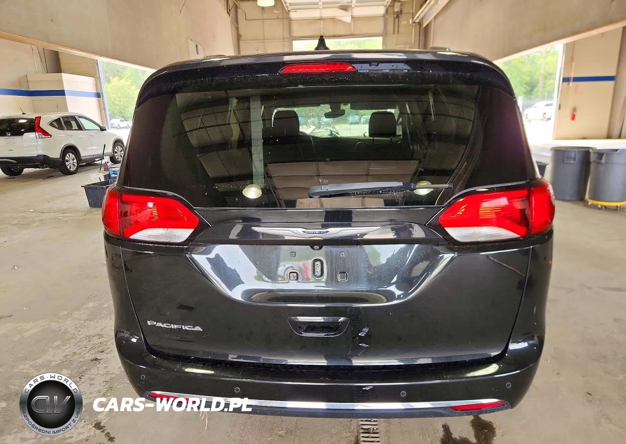 2020 Chrysler Pacifica Touring L Plus VIN:2C4RC1EG8LR102988 - 6