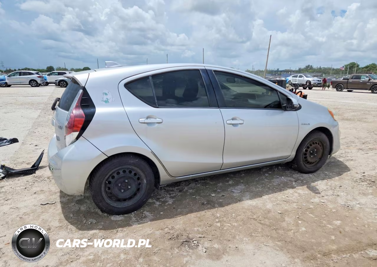 2016 Toyota Prius C Two VIN:JTDKDTB39G1119823 - 3