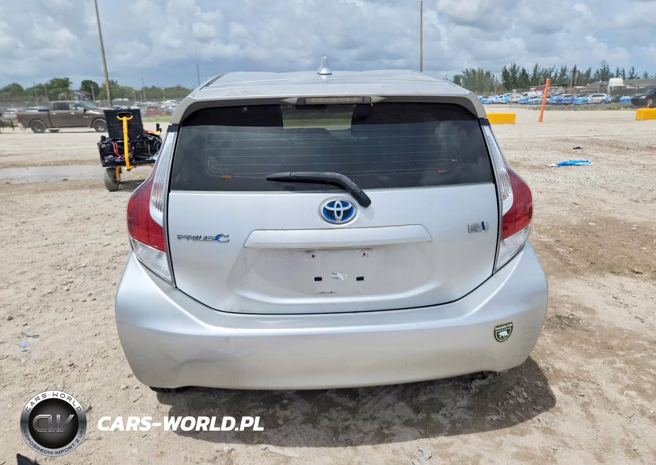2016 Toyota Prius C Two VIN:JTDKDTB39G1119823 - 6