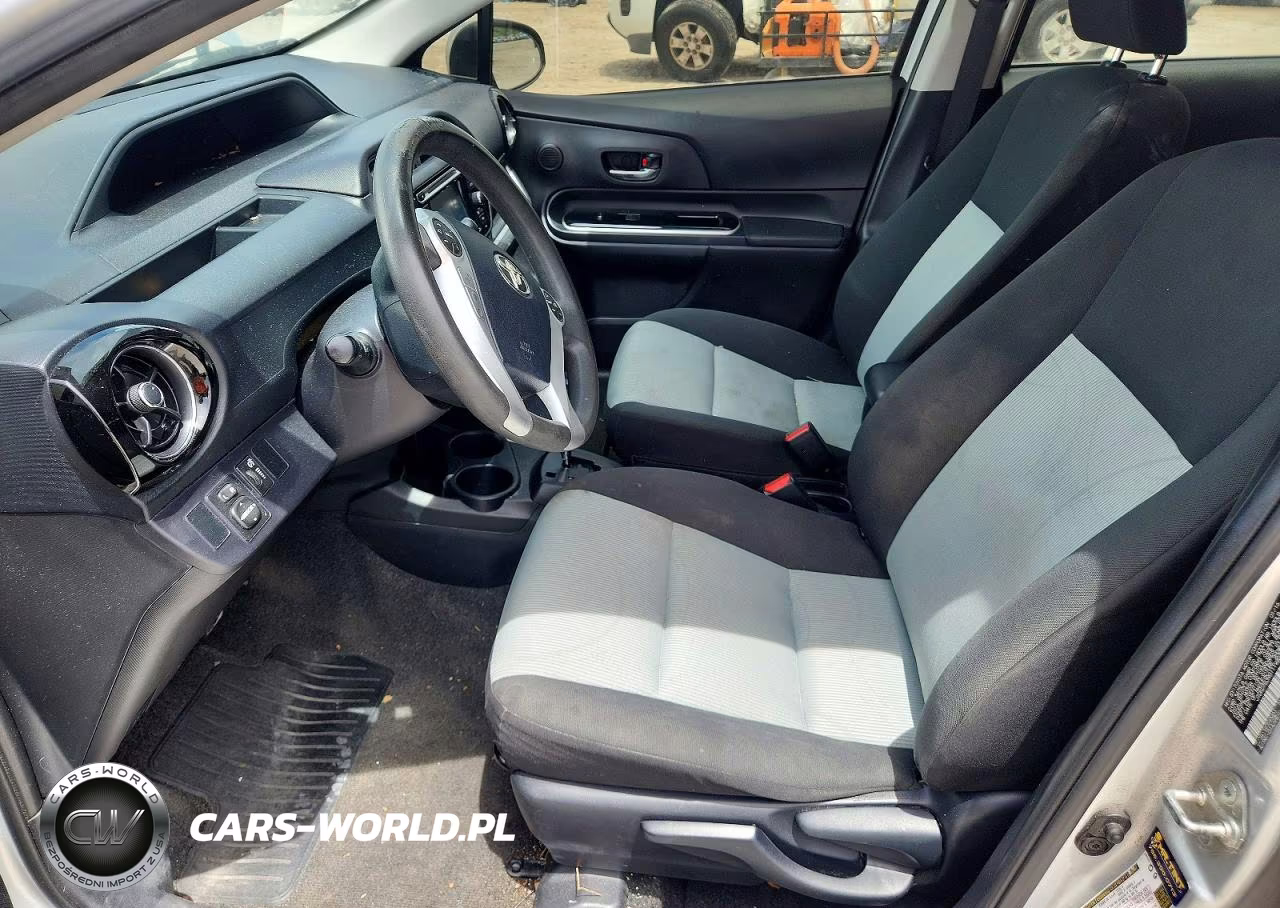 2016 Toyota Prius C Two VIN:JTDKDTB39G1119823 - 7