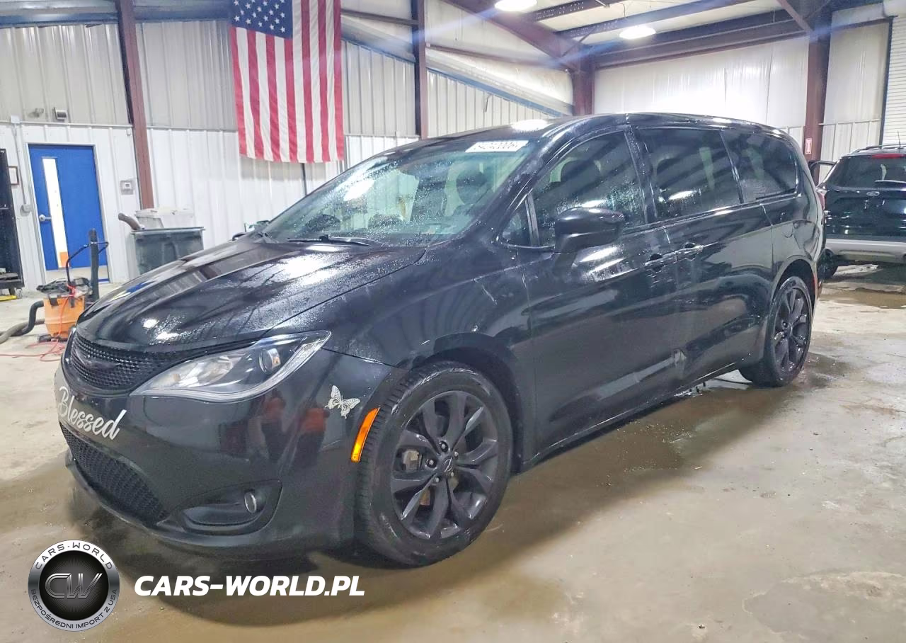 2020 Chrysler Pacifica Touring